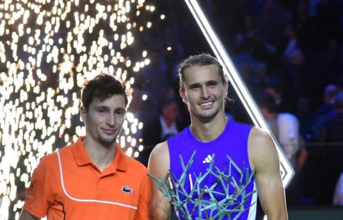 Ugo Humbert si è consolato della sconfitta in finale tra le braccia del suo magnifico compagno, anche lui tennista