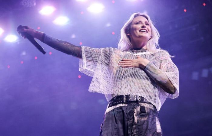 Per il suo ritorno, i Linkin Park con Emily Armstrong emozionano il pubblico in concerto a Parigi