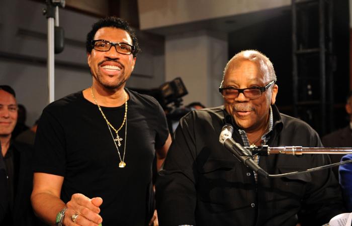 Elton John, Lionel Richie e altri ricordano l'”incredibile” leggenda della musica Quincy Jones