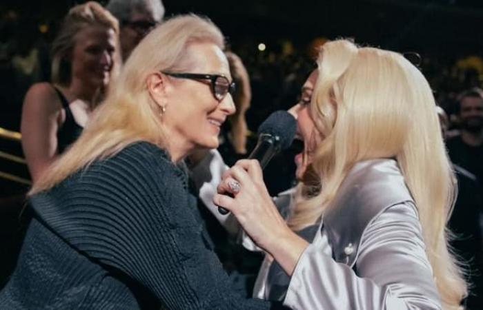 Dopo Celine Dion, Adele sorpresa da Meryl Streep durante il suo ultimo concerto a Las Vegas