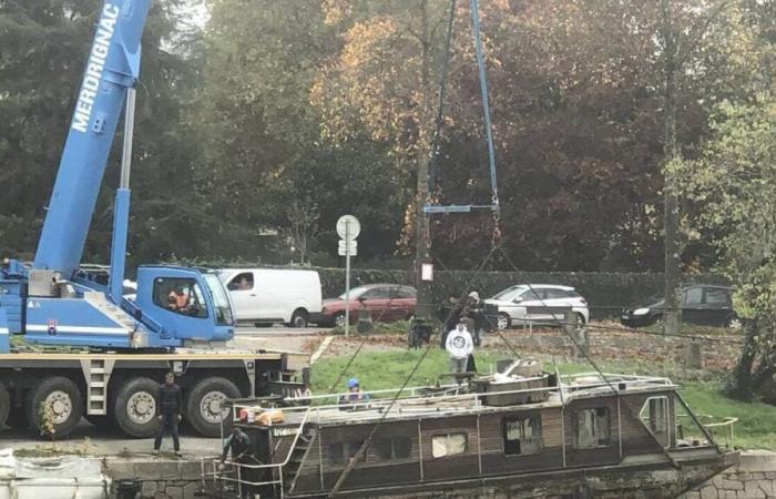 la barca che ha imbarcato acqua dopo forti piogge ha lasciato Mayenne