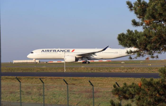 Aerei dell'Air France rimandati a Parigi