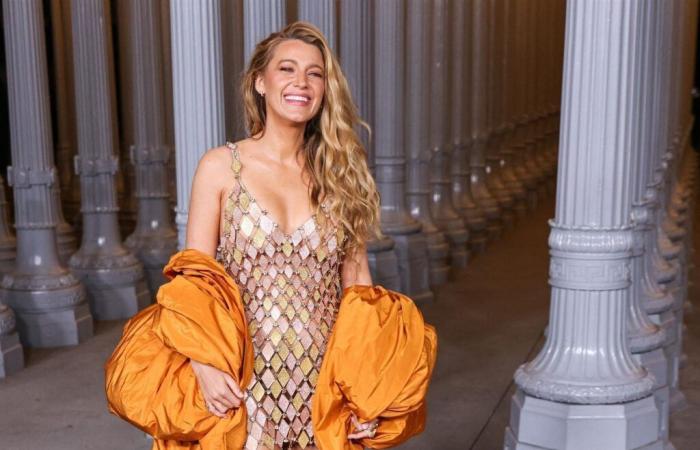 Con un audace mini abito, Blake Lively brilla al LACMA Art + Film Gala