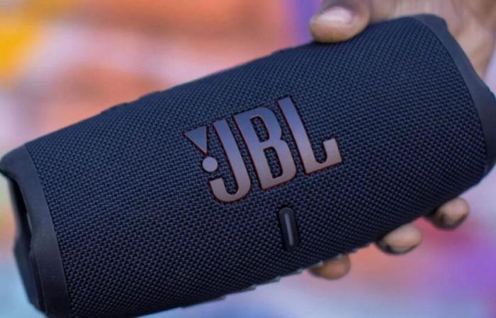 L'altoparlante Bluetooth JBL Charge da 5 a 60 euro in meno, è l'offerta della settimana su Amazon!