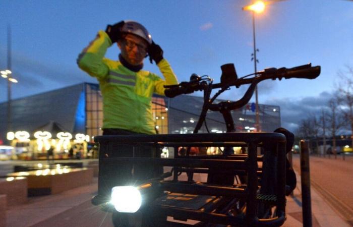 In Vandea, un'operazione per educare i ciclisti ad illuminare le bici di notte