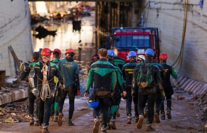 i servizi di emergenza continuano a cercare possibili nuove vittime