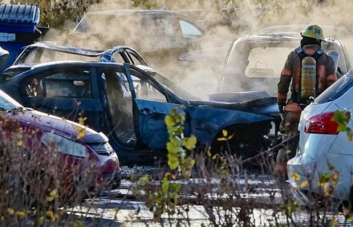 Sei veicoli bruciati nel parcheggio di un'azienda a Mont-Royal