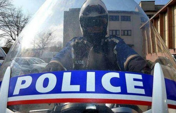 Un adolescente tenta di sfuggire alla polizia dopo aver provocato un incidente stradale a Tours