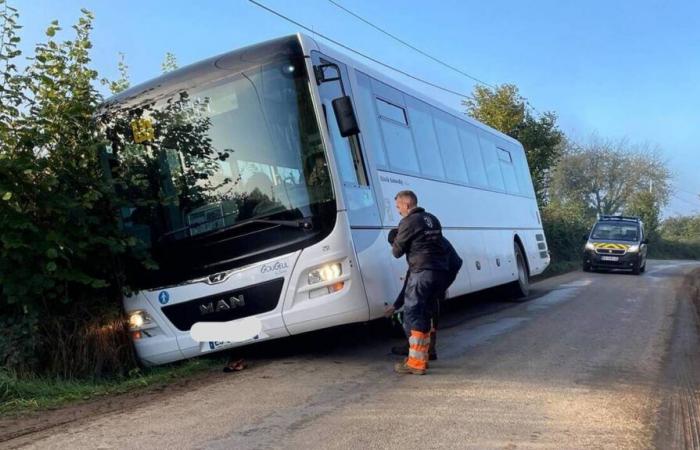 A Orne, uno scuolabus finisce in un fosso prima di iniziare il suo giro