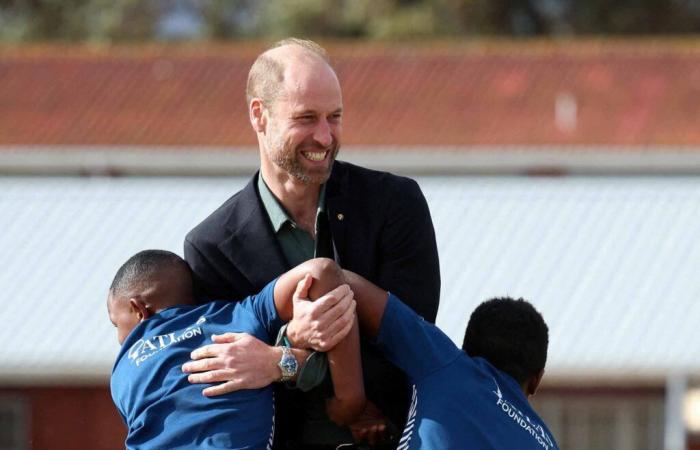 A Cape Town, il principe William e il suo costume vengono criticati dai giovani giocatori di rugby