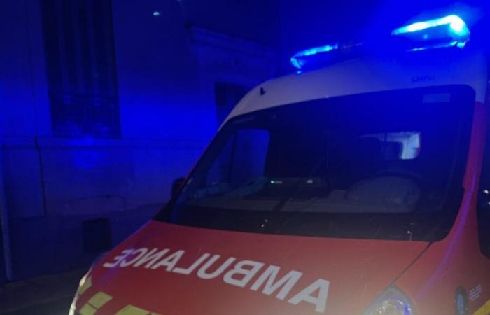 BEAUCAIRE I vigili del fuoco combattono un incendio in un silo in un'azienda