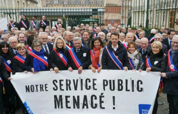 Seine-et-Marne: gli eletti manifestano davanti alla prefettura contro i risparmi nella legge finanziaria – 11/05/2024 alle 13:15