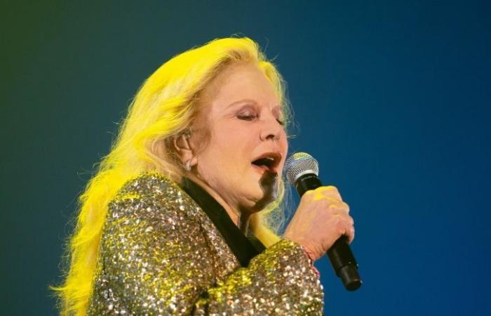 “A 80 anni bisogna calmarsi un po’! » La cantante Sylvie Vartan annuncia che “si ritirerà”