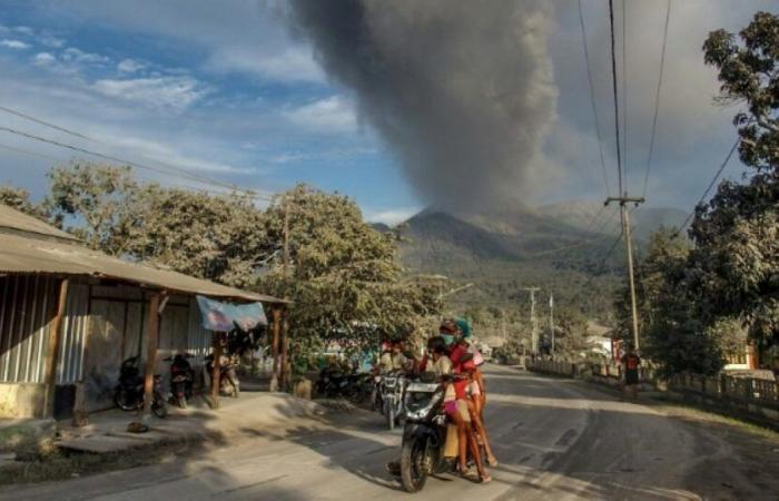 Nuova eruzione di un vulcano killer in Indonesia: notizie