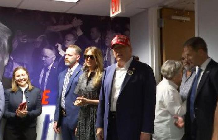 Melania Trump si unisce a Donald nel quartier generale della campagna il giorno delle elezioni