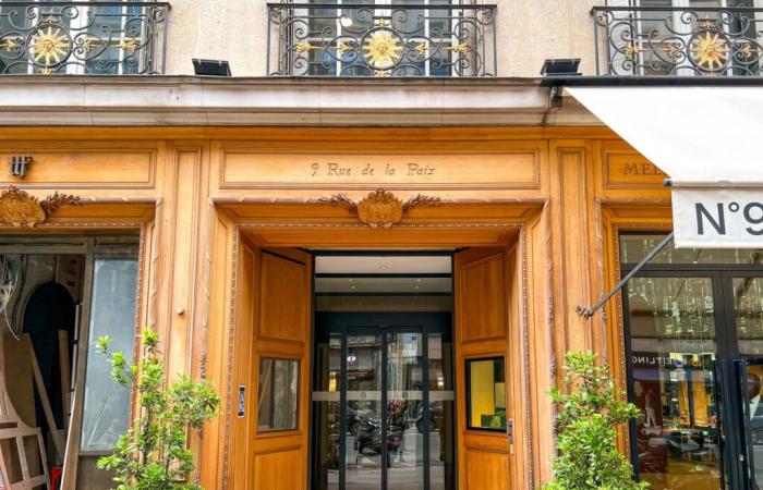 La mostra gratuita dei gioielli della Maison de Haute-Joaillerie Vever rue de la Paix, a Parigi