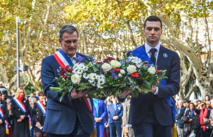 Jordan Bardella al fianco di Louis Aliot per la cerimonia dell'11 novembre a Perpignan dove firmerà il suo libro