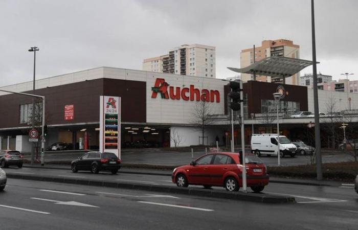 Il gruppo Auchan annuncia la chiusura di due ipermercati in Alvernia