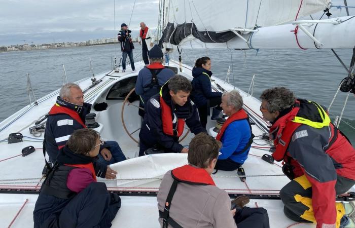 Al villaggio Vendée Globe, un corso di vela a 5 stelle a bordo della prima barca a vincere la regata