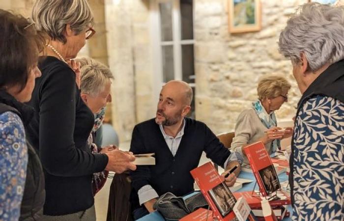 Chi è questo scrittore, finalista del Prix Fémina, innamorato del villaggio di Saint-Robert, nella Corrèze?