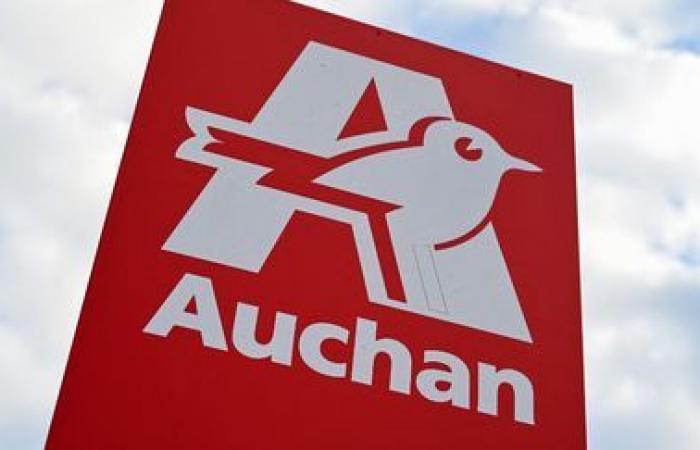 Auchan annuncia il taglio di 2.389 posti di lavoro in Francia e la chiusura di una decina di negozi