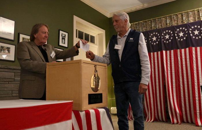 Dixville Notch, New Hampshire: Harris e Trump pareggiano nel voto di mezzanotte per dare il via al giorno delle elezioni