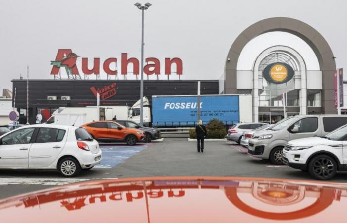 Il distributore Auchan prevede di tagliare quasi 2.400 posti di lavoro in Francia