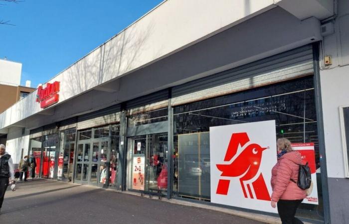 Tagli di posti di lavoro, chiusure di negozi… Auchan taglia i tagli per cercare di risollevarsi