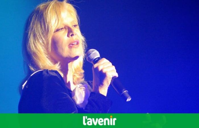 A 80 anni Sylvie Vartan si ritira: “Non voglio trascinarmi sul palco” (video)