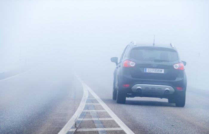 Parigi immersa in una fitta nebbia, attenzione sulle strade dove la visibilità è ridotta