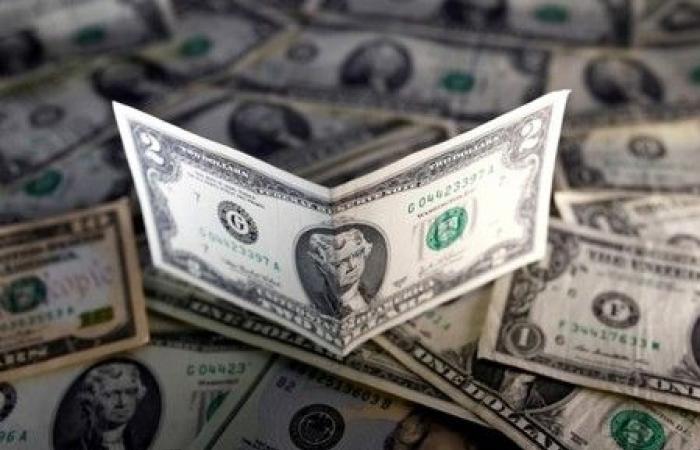 Il dollaro sotto pressione di fronte agli ultimi sondaggi sulle elezioni americane