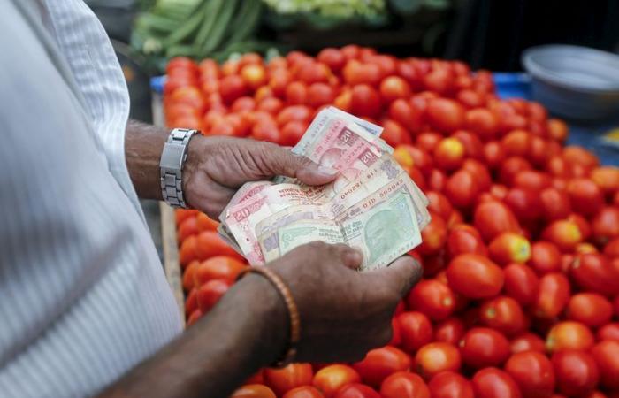 La vittoria di Trump alimenta il rally del dollaro e i tassi statunitensi tengono la rupia sotto pressione