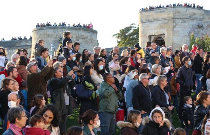 stanno ancora cercando 400 abitanti per farsi ritrarre, gratuitamente