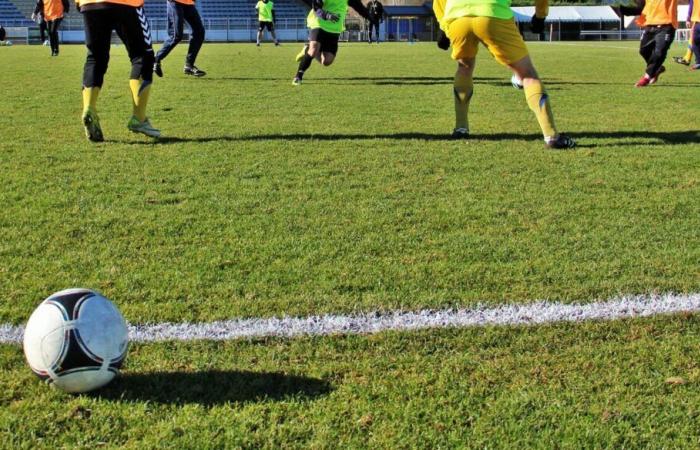 Carino. Una partita di calcio va male, scoppia una violenta rissa generale