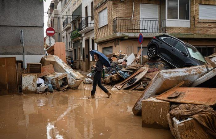 “Sei rimasto a casa a fare il pigro”: la sua auto è andata distrutta nell’alluvione in Spagna ma il suo capo non ne vuole sapere nulla