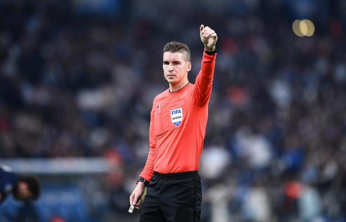 L'arbitro stella della Ligue 1 rivela il suo vero lavoro