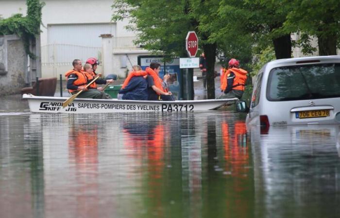 Bloccato in macchina durante un'alluvione? Buoni riflessi da adottare