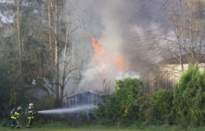 Paese di Montbéliard. Un hangar colpito da un violento incendio a Mathay