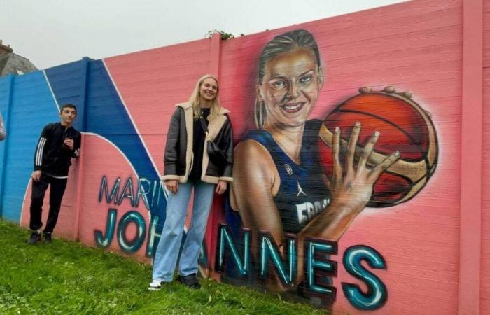 VIDEO. La giocatrice normanna della squadra francese di basket Marine Johannès in visita ad Argentan