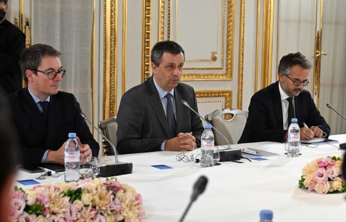 Tokayev coinvolge le aziende francesi nell'energia e nello sviluppo dei trasporti