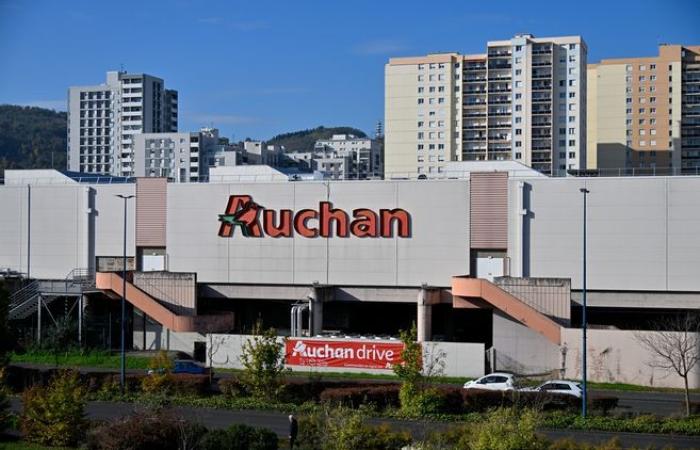 “Siamo in fondo alla scala e brindiamo”: con la fine di Auchan, i quartieri settentrionali di Clermont affrontano la paura del vuoto