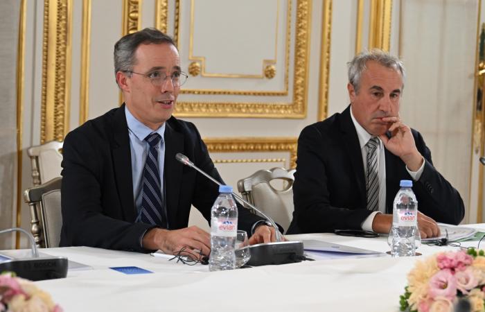 Tokayev coinvolge le aziende francesi nell'energia e nello sviluppo dei trasporti