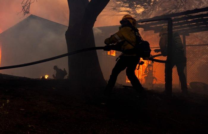 Los Angeles | Un incendio si propaga rapidamente