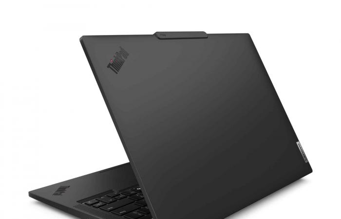 Promo €999 Lenovo ThinkPad P14s Gen 5 (21ME000RFR), portatile multimediale da 14″ facile da trasportare AMD Ryzen 7 8840HS RAM 32 GB SSD 1 TB senza Windows