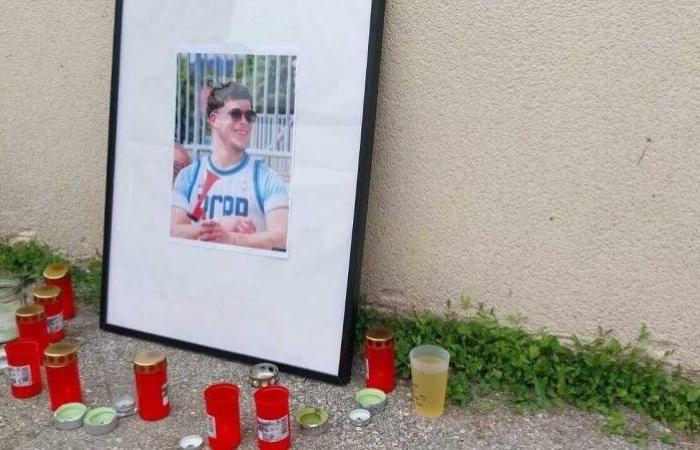 Mille persone marciano in omaggio a Nicolas, il rugbista ucciso davanti a una discoteca dell'Ardèche