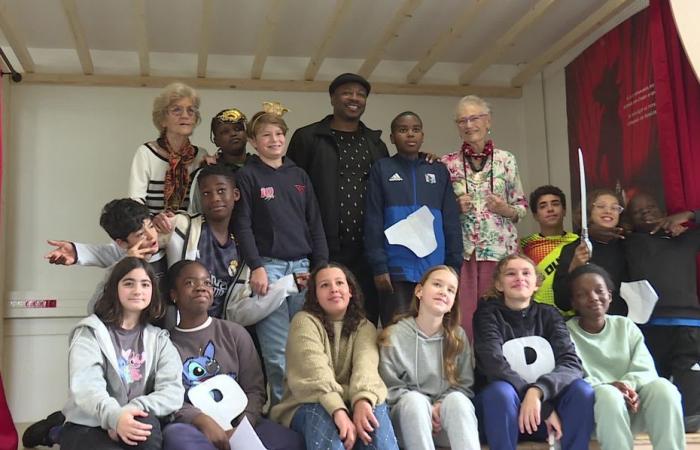 “Sono un rapper a cui piace scrivere”, MC Solaar durante una lezione di francese con gli studenti del college Jean Perrin