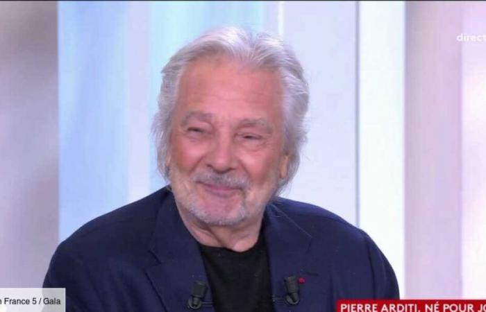 VIDEO – Pierre Arditi, infastidito dal fatto che la gente gli parli dei suoi problemi di salute, riprende Anne-Élisabeth Lemoine: “Ma smettila di chiedermelo!”