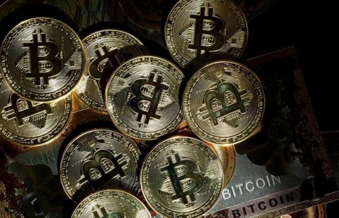 record storico per bitcoin a più di 75.000 dollari