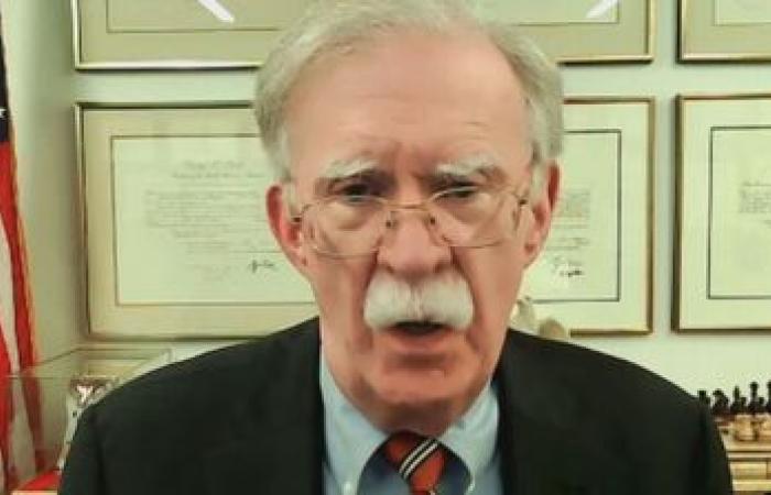 Il critico più severo di Trump, John Bolton, sostiene l’ex presidente