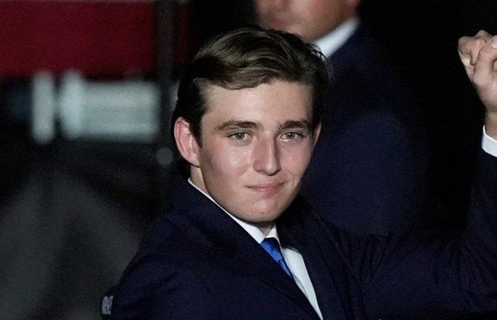 Barron Trump in costume ha immaginato di votare per suo padre per la prima volta in un dolce post di mamma Melania